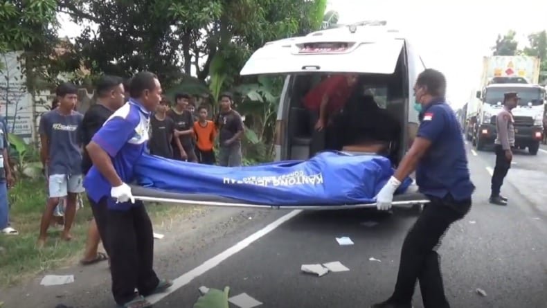 Motor Tabrakan dengan Truk di Ngawi, Karyawan Bank Tewas Terpental